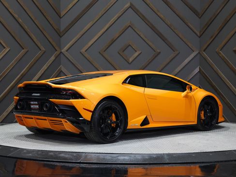 Used 2020 Lamborghini Huracan EVO image 7