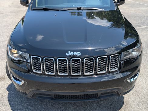 Used 2022 Jeep Grand Cherokee Laredo E AWD/4WD image 12