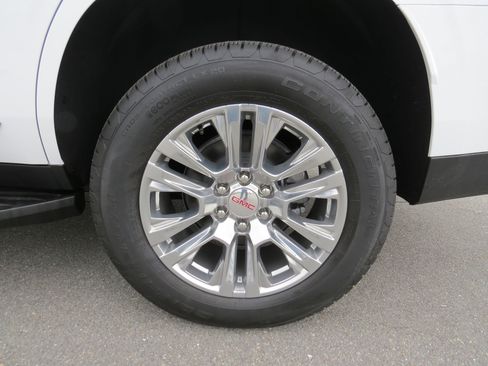 New 2026 GMC Yukon Denali w/ LPO, Floor Liner Package image 12