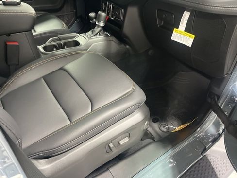 New 2025 Jeep Gladiator Sport image 19