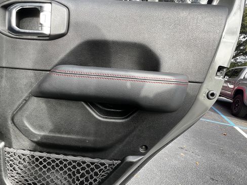 Used 2021 Jeep Wrangler Unlimited Rubicon image 39