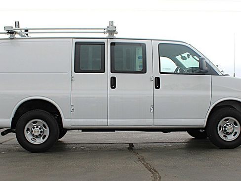 Used 2024 Chevrolet Express 2500 w/ Driver Convenience Package image 7