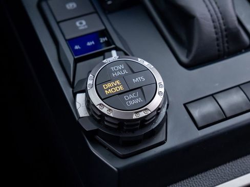 Used 2024 Toyota Tacoma TRD Off-Road image 28