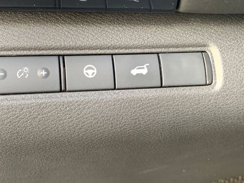 Used 2025 Nissan Pathfinder SV image 24