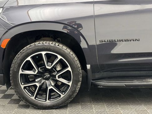 Used 2022 Chevrolet Suburban RST w/ Sport Performance Package image 8