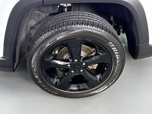 Used 2023 Jeep Grand Cherokee Altitude image 33