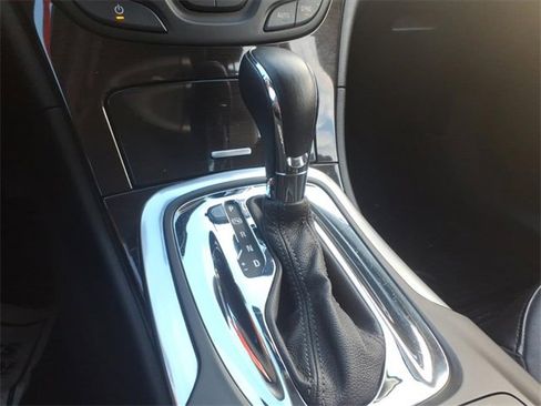 Used 2017 Buick Regal Sport Touring image 18