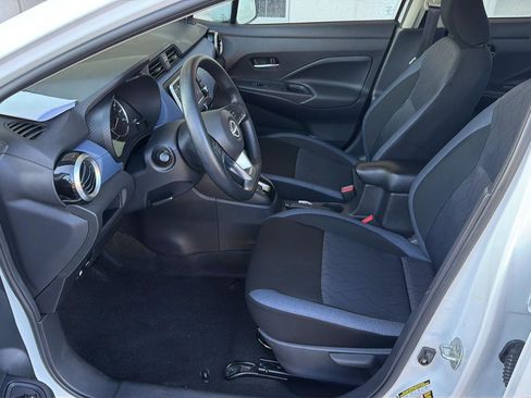 Used 2025 Nissan Versa SV FWD image 10