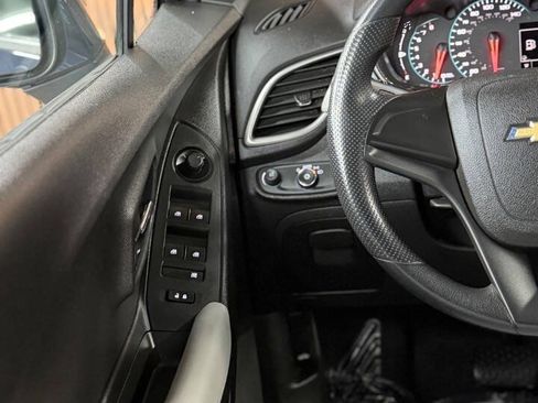 Used 2018 Chevrolet Trax LS w/ LPO, Cargo Package FWD image 14