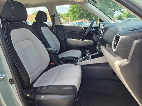 Used 2025 Hyundai Venue SEL FWD image 29