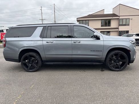 Used 2022 Chevrolet Suburban RST w/ Luxury Package AWD/4WD image 6