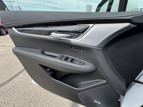 Used 2024 Cadillac XT6 Premium Luxury w/ LPO, Floor Liner Package AWD/4WD image 26