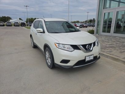Used 2016 Nissan Rogue SV