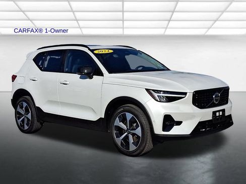 Certified 2024 Volvo XC40 B5 Plus w/ Climate Package image 1