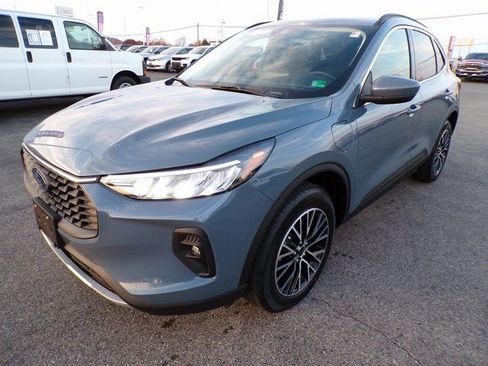 New 2026 Ford Escape SE w/ Class II Trailer Tow Package image 1