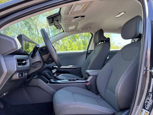 Used 2025 Kia K4 FWD image 25