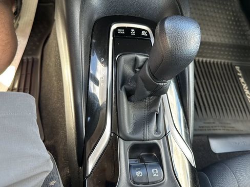 Used 2021 Toyota Corolla LE FWD image 15