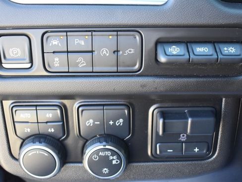 Used 2021 Chevrolet Tahoe Premier w/ Premium Package image 31