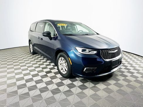 Certified 2024 Chrysler Pacifica Touring-L image 2