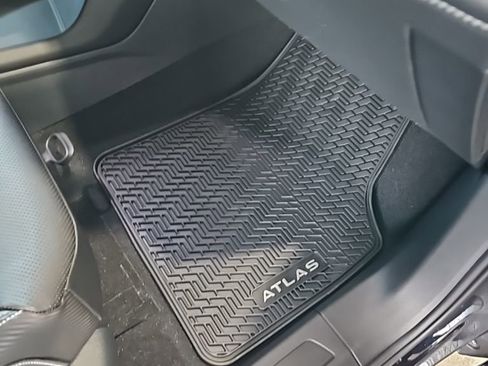 New 2026 Volkswagen Atlas Cross Sport SE image 14