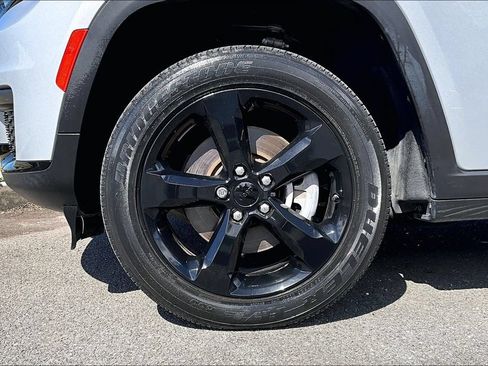 Used 2022 Jeep Grand Cherokee L Laredo RWD image 5