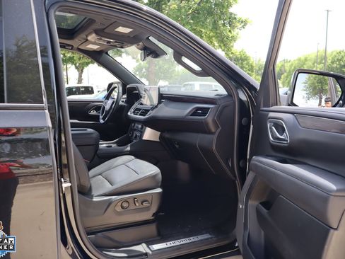 Used 2023 Chevrolet Tahoe Z71 w/ Luxury Package AWD/4WD image 29