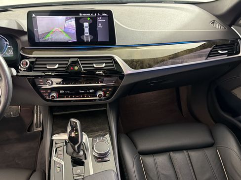 Certified 2023 BMW 530e xDrive w/ Premium Package AWD/4WD image 29