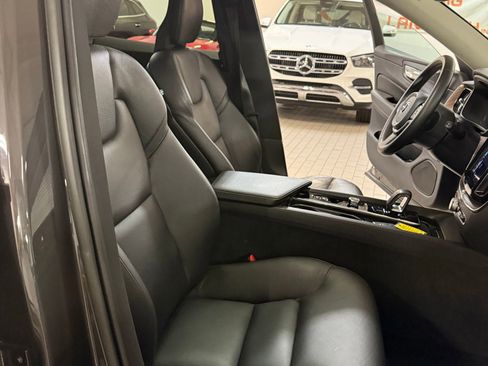 Used 2022 Volvo XC60 B5 Momentum w/ Climate Package image 20