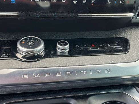 Used 2025 Ford Expedition Tremor AWD/4WD image 14