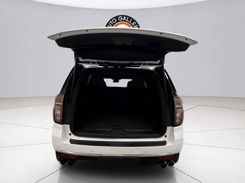 Used 2023 Chevrolet Suburban Premier RWD image 31