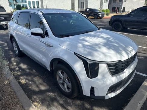 Certified 2024 Kia Sorento LX FWD image 4
