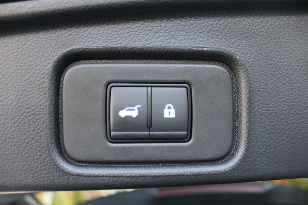 Used 2025 Nissan Pathfinder SV w/ SV Premium Package AWD/4WD image 37