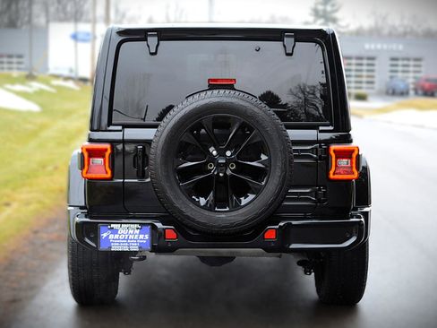 Used 2023 Jeep Wrangler Unlimited Sahara image 38