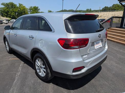 Used 2019 Kia Sorento AWD V6 image 4
