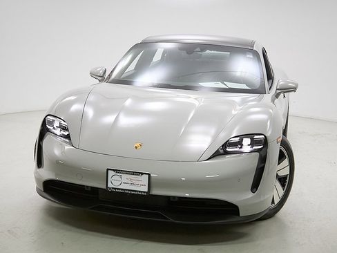 Used 2022 Porsche Taycan image 7