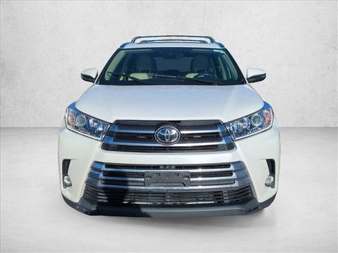 Used 2019 Toyota Highlander Limited Platinum image 2