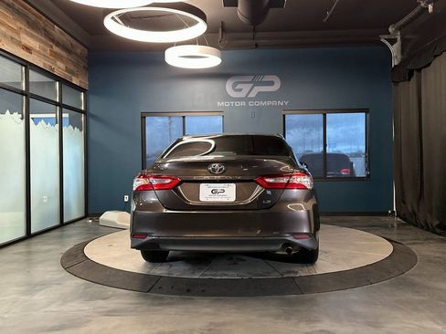 Used 2018 Toyota Camry LE FWD image 4