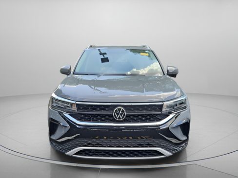 Used 2022 Volkswagen Taos SE FWD image 3