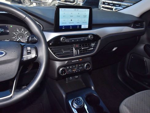 Used 2022 Ford Escape SE w/ SE Sport Appearance Package image 26