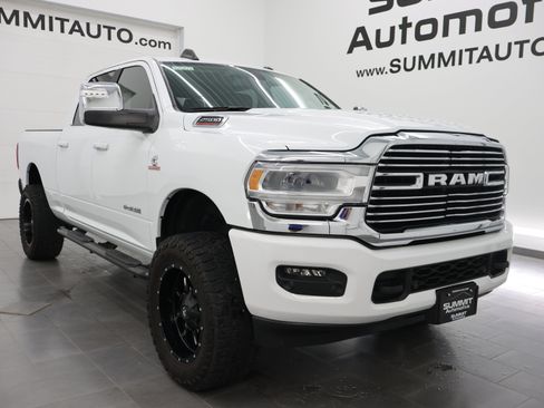 Used 2024 RAM 2500 Laramie AWD/4WD image 2