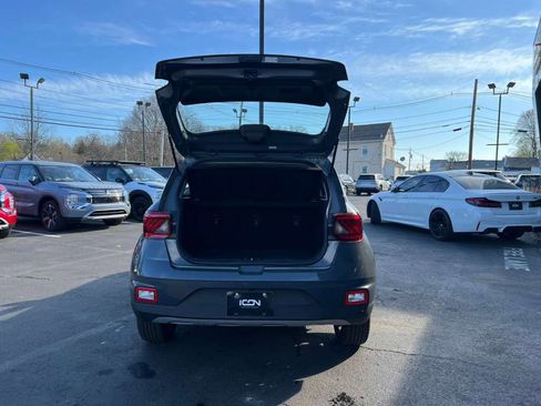 Used 2025 Hyundai Venue SEL image 20