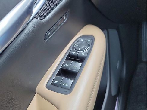 Used 2019 Cadillac XT5 Platinum AWD/4WD image 13