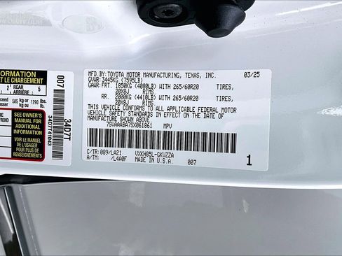Used 2025 Toyota Sequoia Platinum AWD/4WD image 19