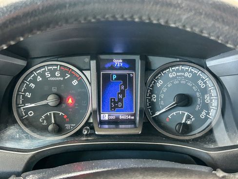 Used 2021 Toyota Tacoma TRD Off-Road w/ Technology Package AWD/4WD image 21