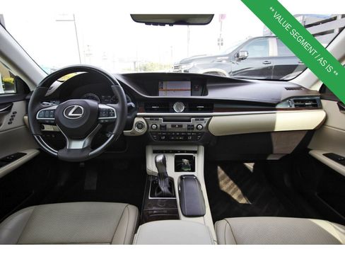 Used 2018 Lexus ES 350 w/ Luxury Package w/Wood Trim FWD image 12