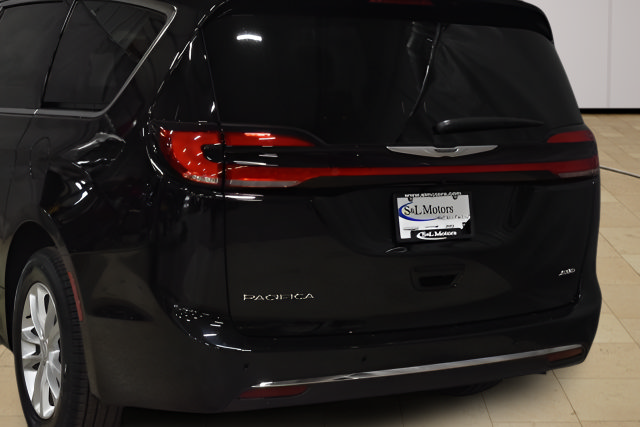 New 2026 Chrysler Pacifica Select AWD/4WD image 10