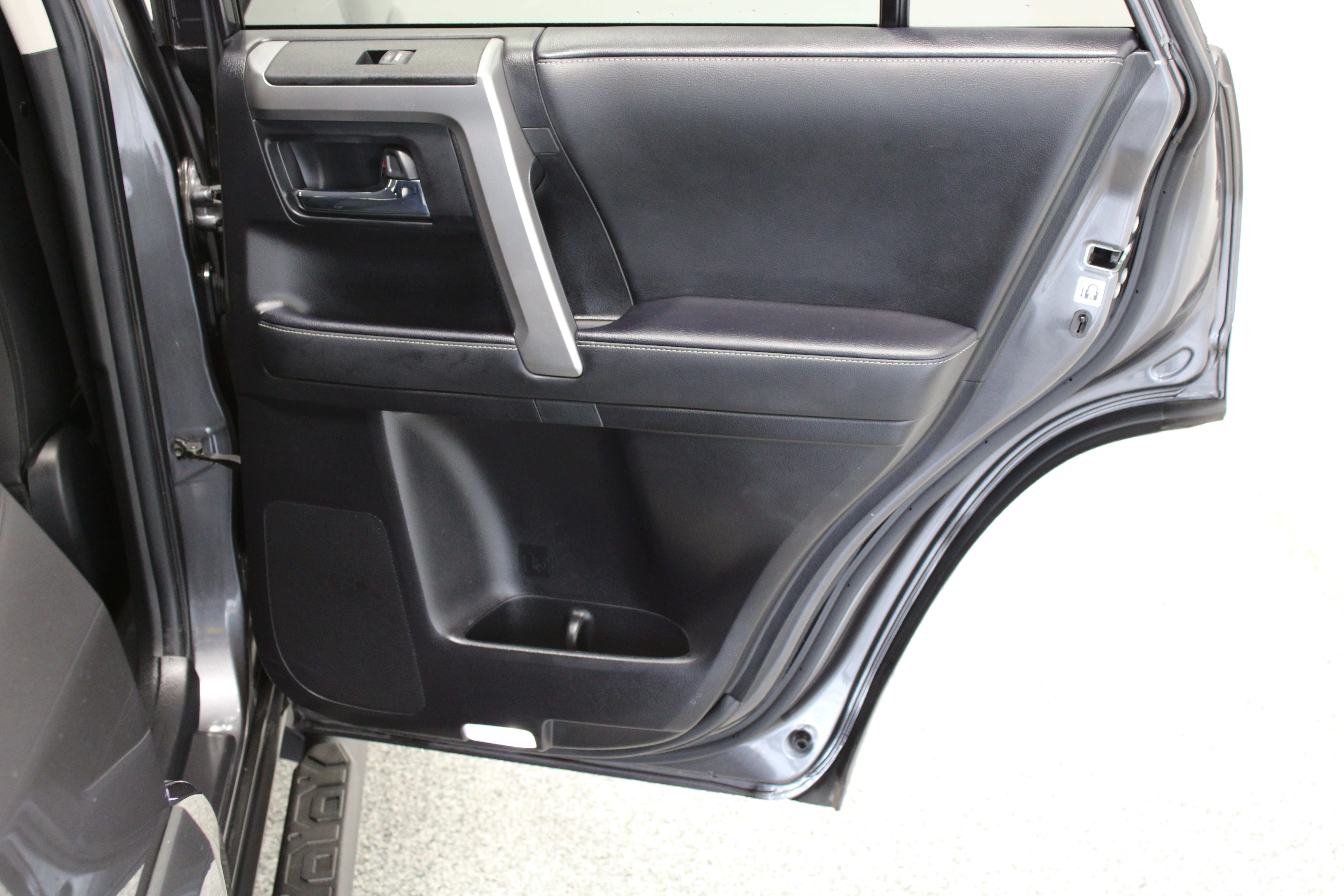 Used 2023 Toyota 4Runner SR5 Premium w/ Moonroof Package RWD image 34