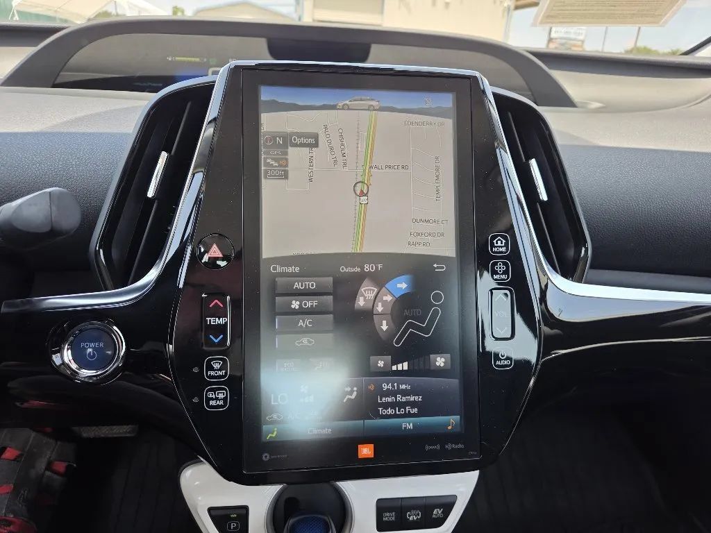 Used 2017 Toyota Prius Prime Advanced FWD image 32