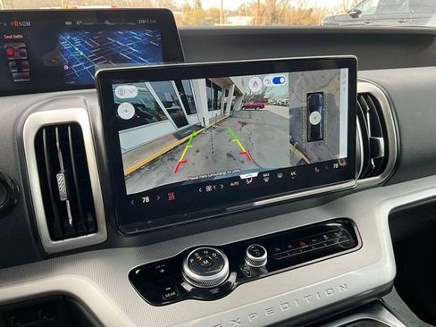 Used 2025 Ford Expedition Active image 7