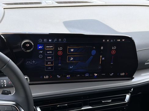 New 2026 Chevrolet Traverse LT w/ Driver Confidence Package FWD image 21